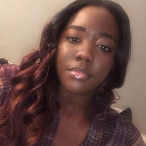 Meet your Posher, Kayla